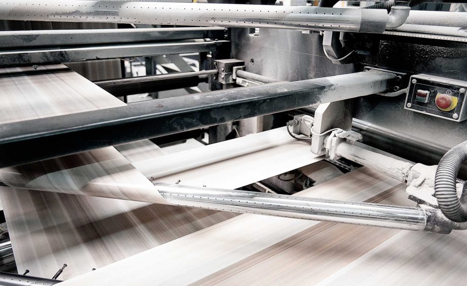 speed-of-offset-print-press-at-work-PUBW2WM.jpg